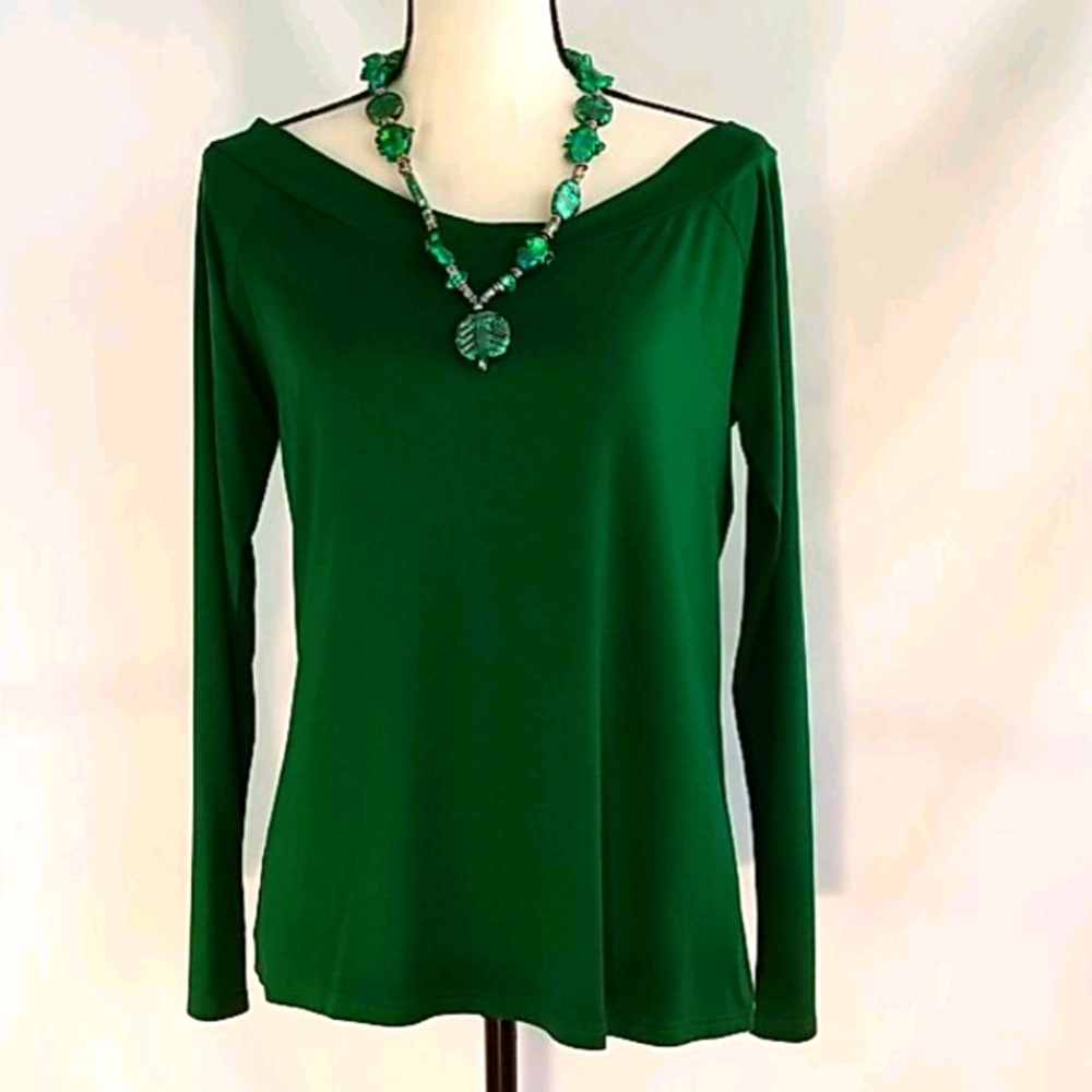 Forest green ballet neck line t-shirt.